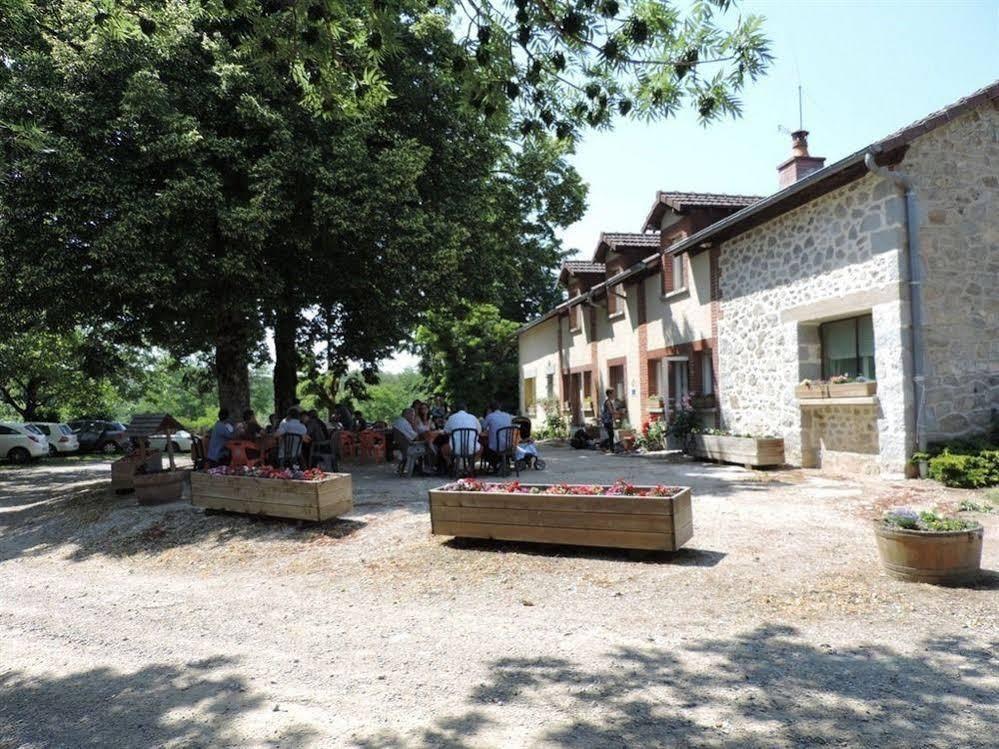 Auberge De La Normandie Junhac Екстериор снимка