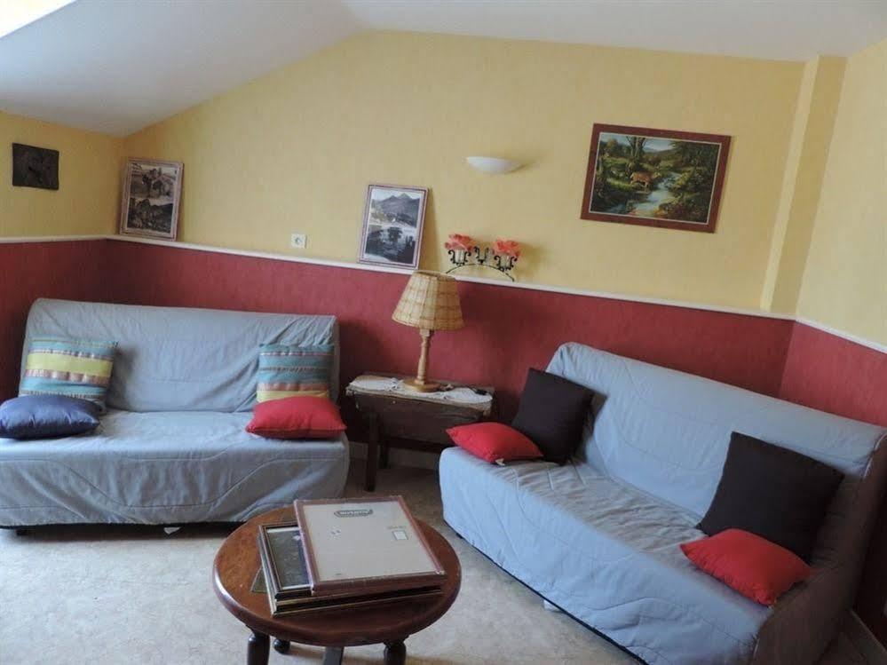 Auberge De La Normandie Junhac Екстериор снимка