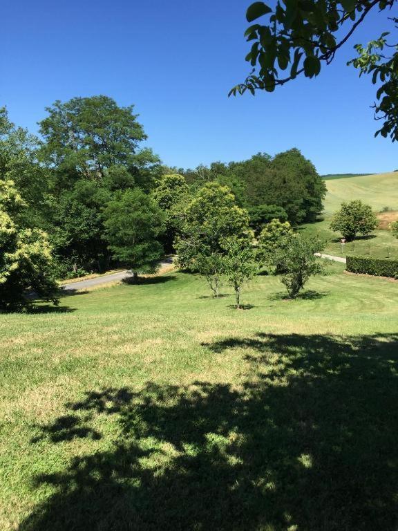Auberge De La Normandie Junhac Екстериор снимка