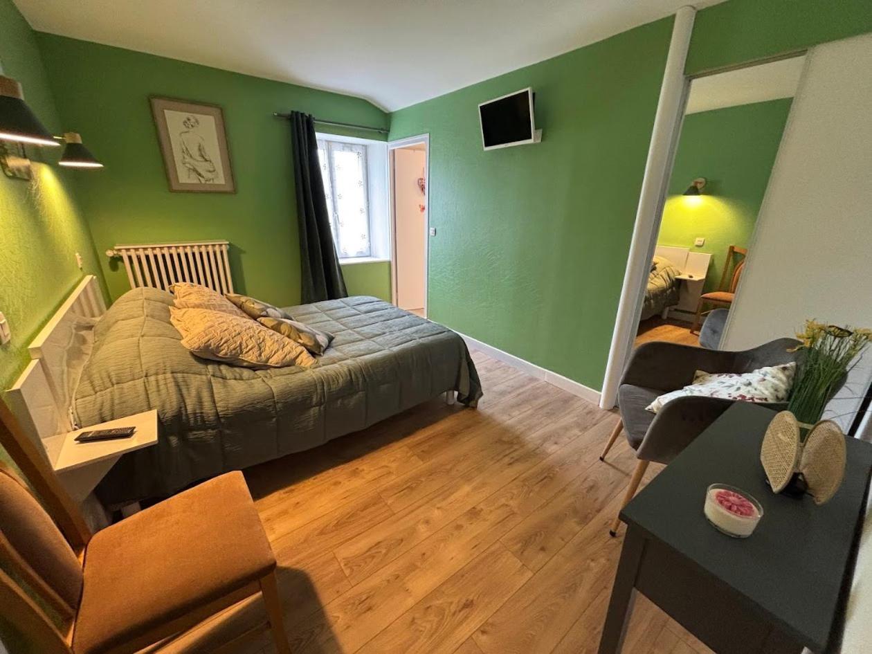 Auberge De La Normandie Junhac Екстериор снимка