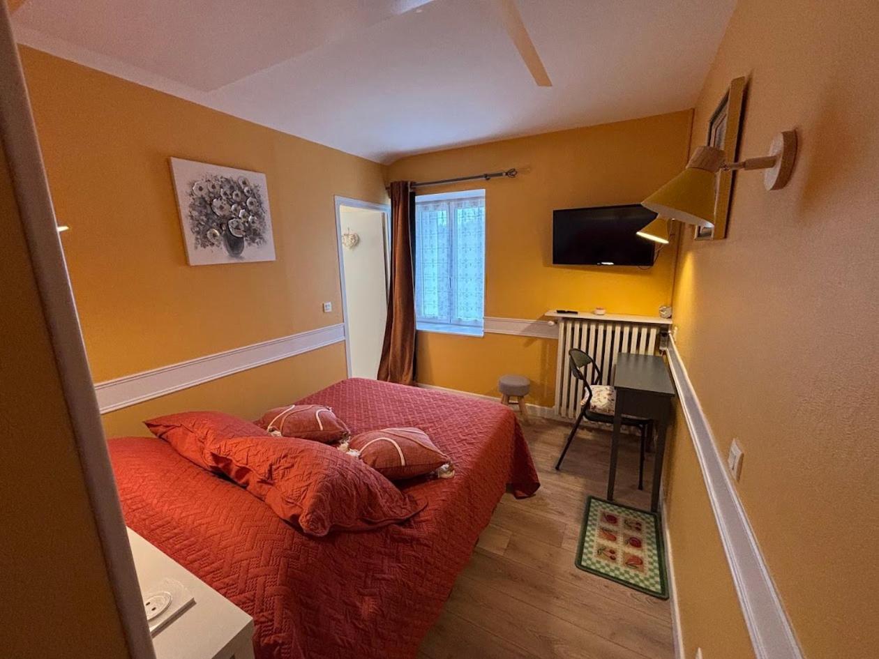Auberge De La Normandie Junhac Екстериор снимка