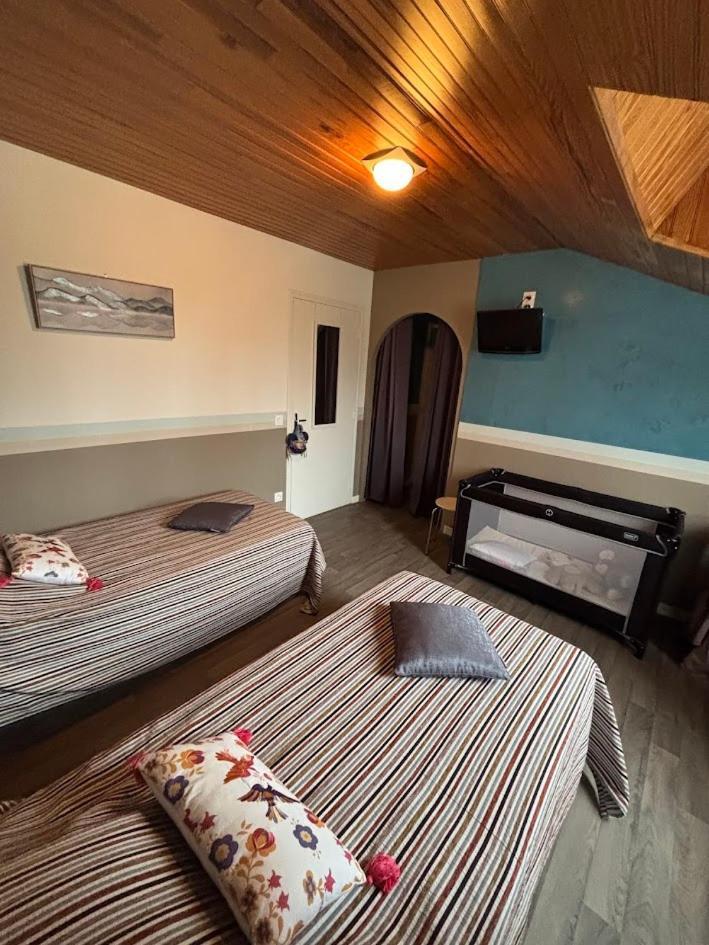 Auberge De La Normandie Junhac Екстериор снимка