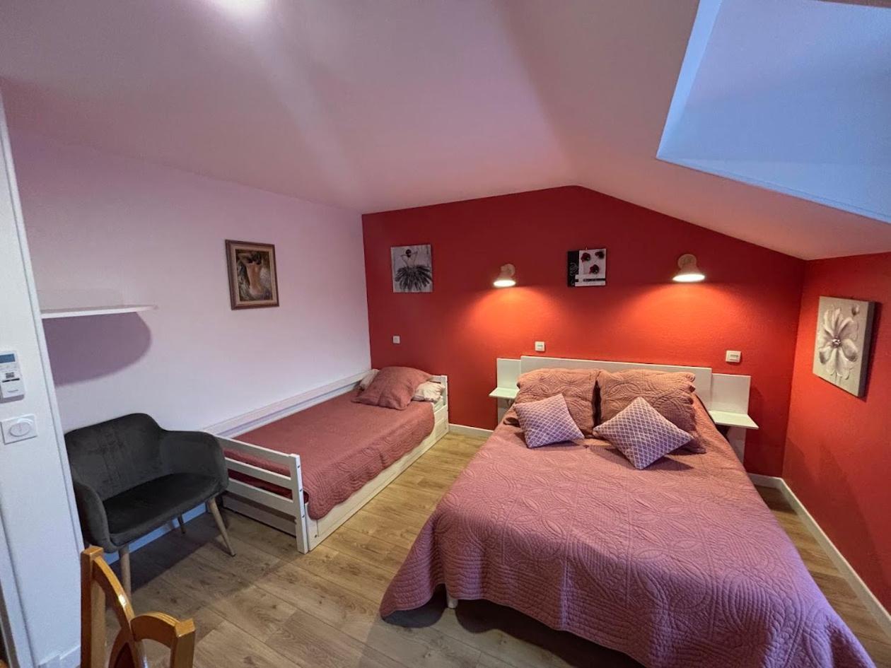 Auberge De La Normandie Junhac Екстериор снимка