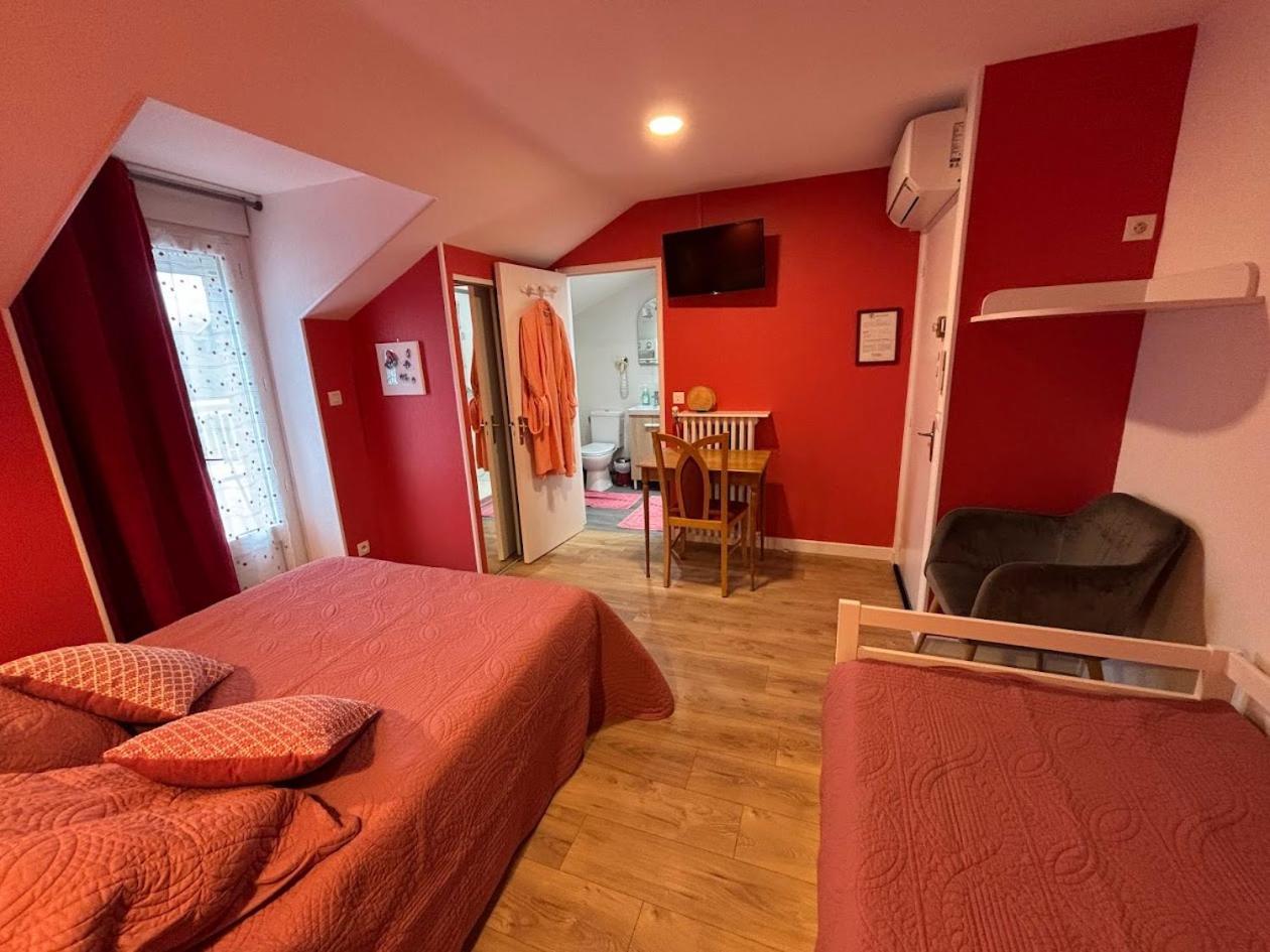 Auberge De La Normandie Junhac Екстериор снимка