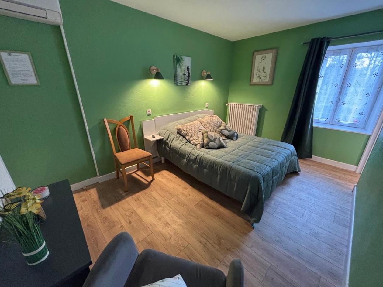 Auberge De La Normandie Junhac Екстериор снимка