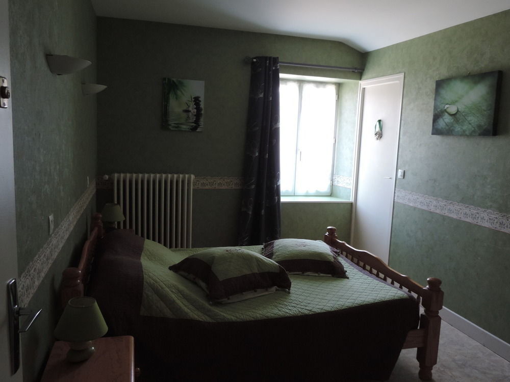 Auberge De La Normandie Junhac Екстериор снимка