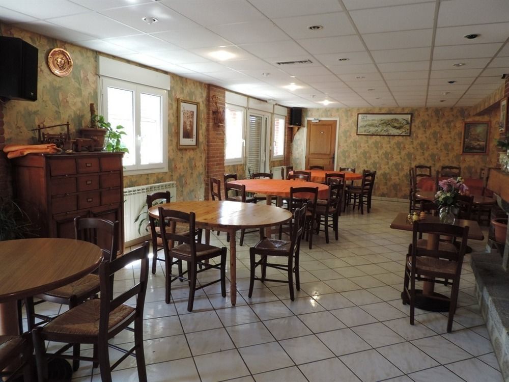 Auberge De La Normandie Junhac Екстериор снимка