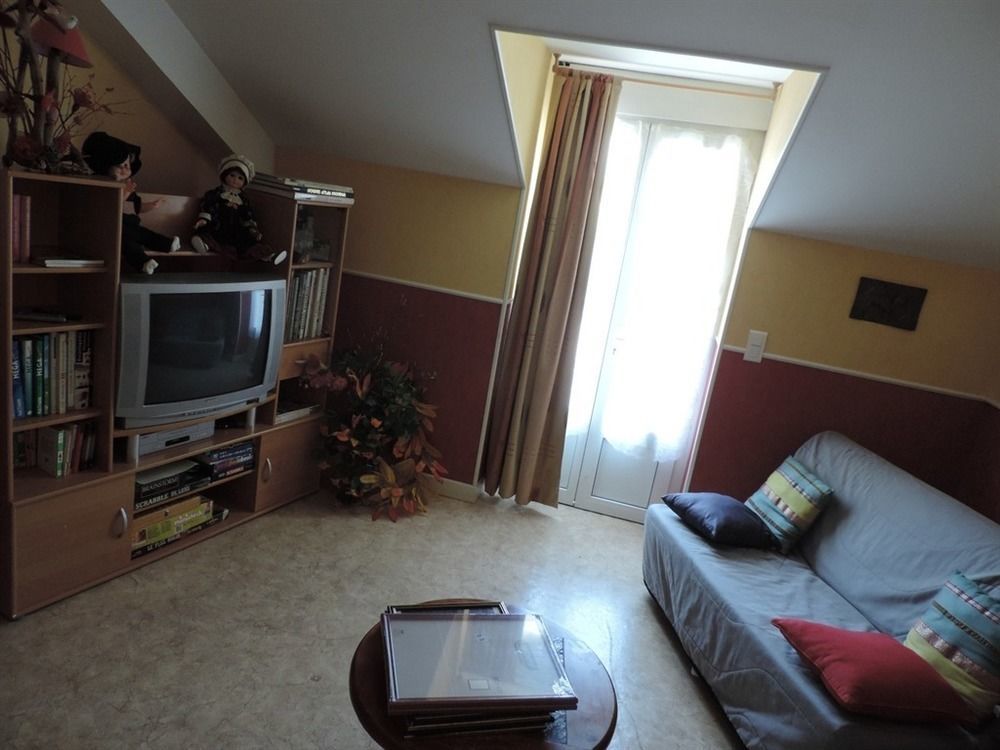 Auberge De La Normandie Junhac Екстериор снимка