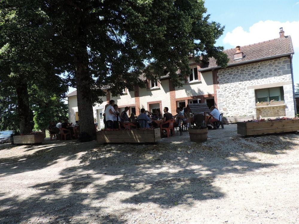 Auberge De La Normandie Junhac Екстериор снимка