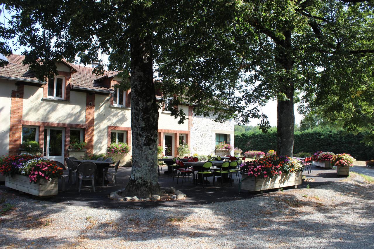 Auberge De La Normandie Junhac Екстериор снимка